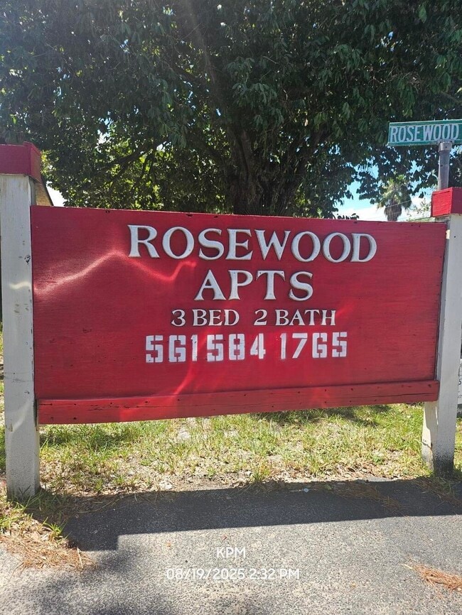 Building Photo - 1305 Rosewood Villa Ln