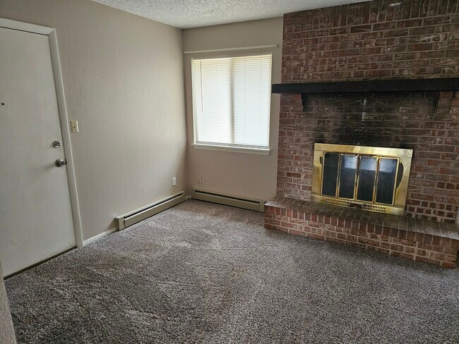 Building Photo - 6475 Yvonne Way