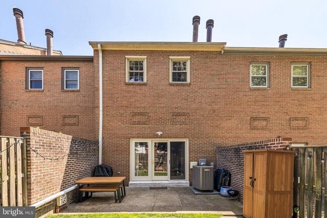 Building Photo - 2415 9th St S