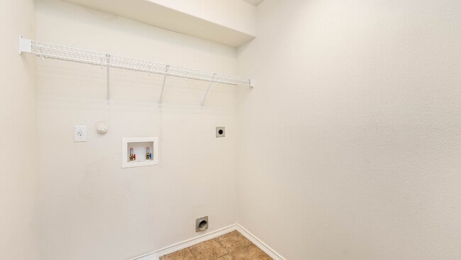 Building Photo - 714 Celosia