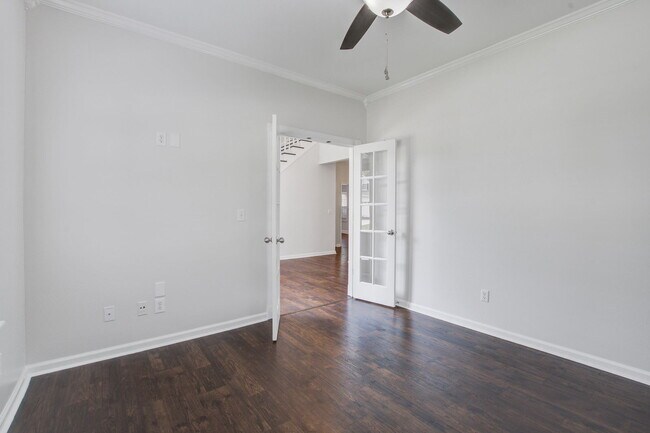 Building Photo - 207 N Pembroke Dr