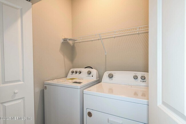 Building Photo - 10654 Towns Wy