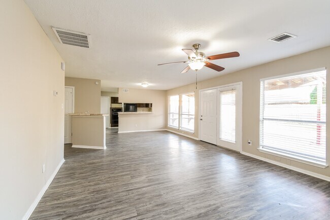 Building Photo - 15915 Vista Del Mar Dr