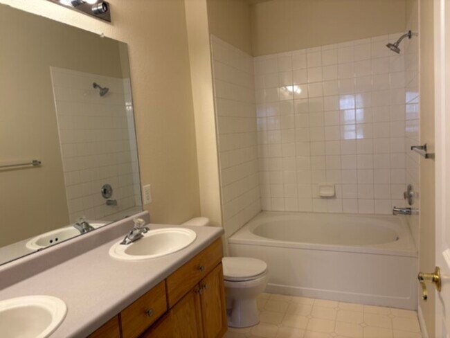 Building Photo - Meadow Hills Village V, 2nd floor