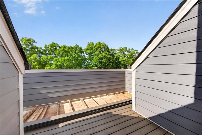 Building Photo - 530 Billingsley Rd