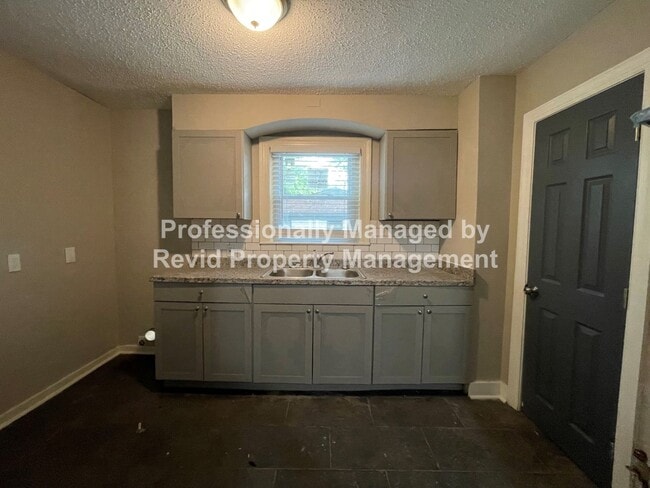 Building Photo - 1137 Catalina St