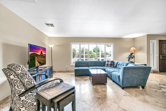 Building Photo - 8532 E San Bruno Dr