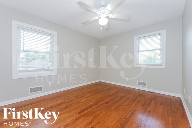 Building Photo - 8906 W 93rd St