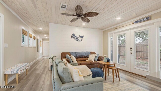 Building Photo - 307 Dolphin Dr