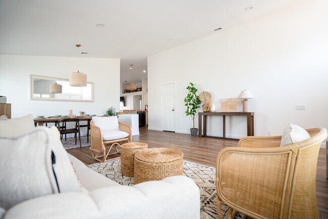 Building Photo - 45150 Birchcrest Cir