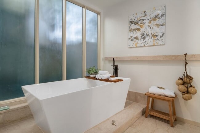 Building Photo - 3Bd/3.5Ba Mercer Island House