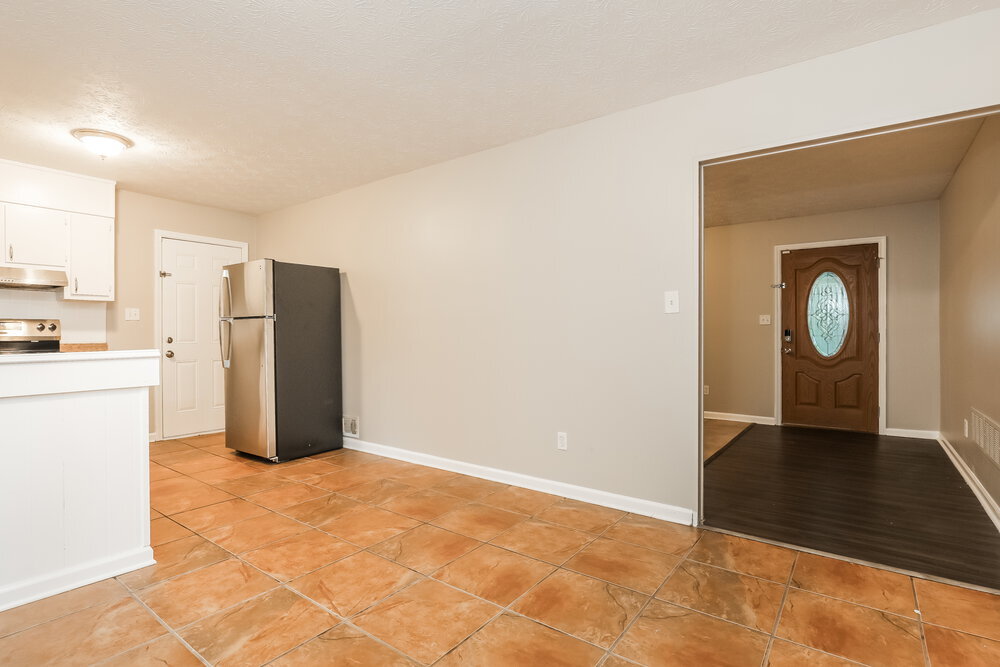 Building Photo - 8486 Magnolia Dr