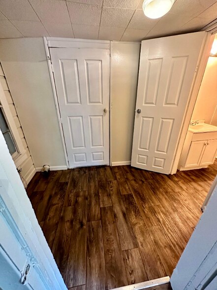 Building Photo - 1003 Zavalla St