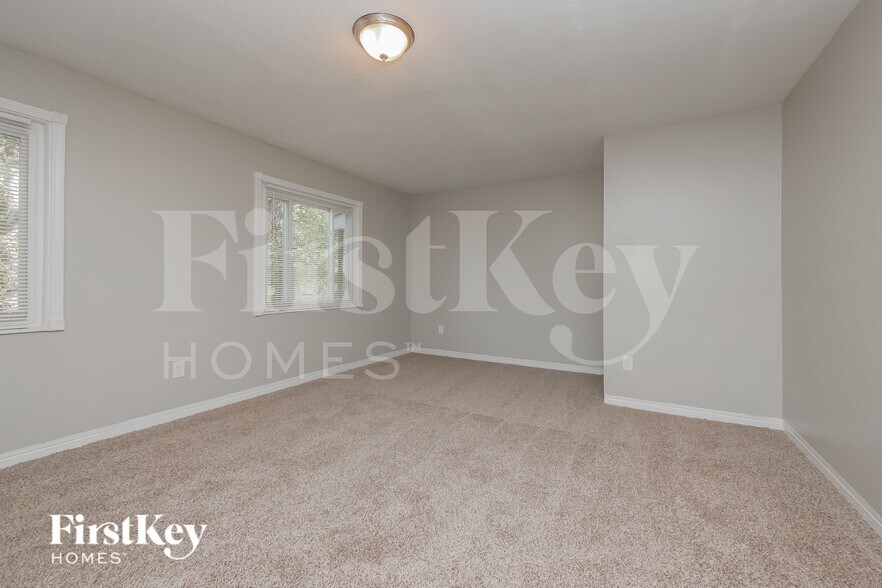 Building Photo - 2158 Beecher Cir SW