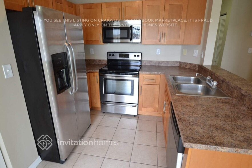 Building Photo - 17768 SW 139th Ct