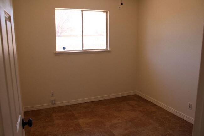 Building Photo - 5656 Sun Valley Dr