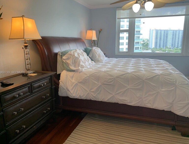 Building Photo - 3600 Galt Ocean Dr