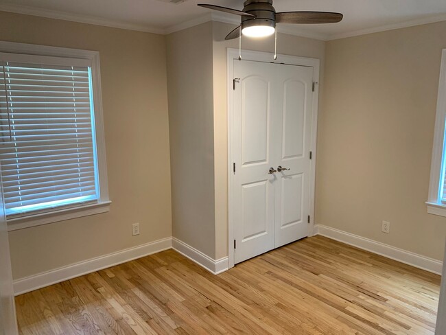 Building Photo - Totally Updated Home on Oak Bowery