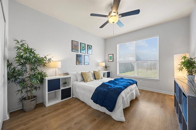 Building Photo - 2109 Zoa Dr