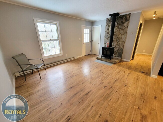 Building Photo - 2 Bedroom Home in Boone