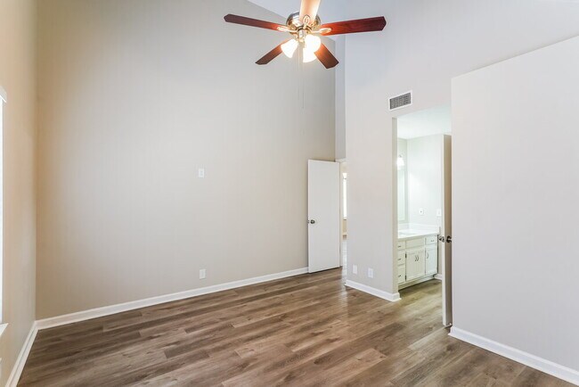 Building Photo - 1016 Mansker Dr