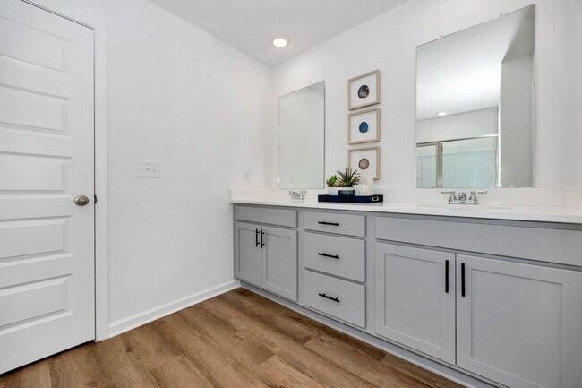 Building Photo - BRAND NEW 3 Bed 2.5 bathroom townhomes in Madison!