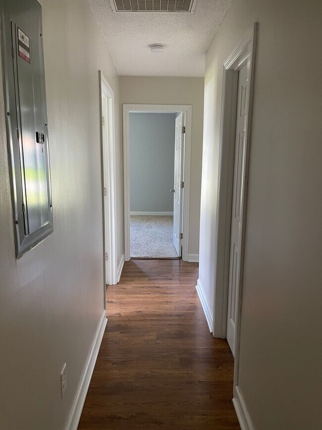 Building Photo - 104 Timber Ln