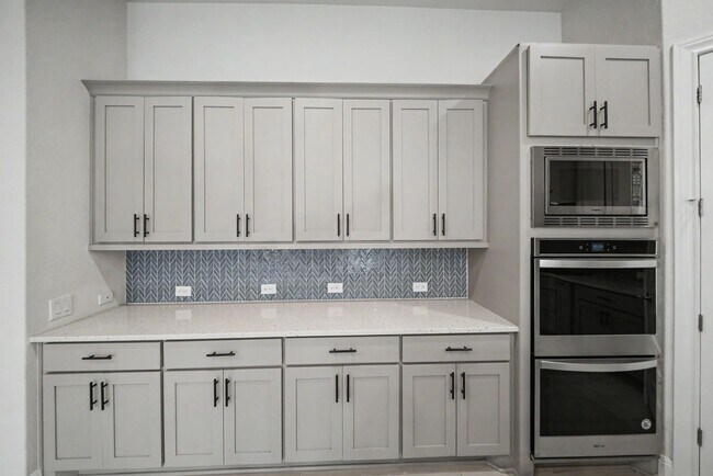 Building Photo - Stunning 4BR Home with 3-Car Garage in Turning Stone - Realtor Commission: $750