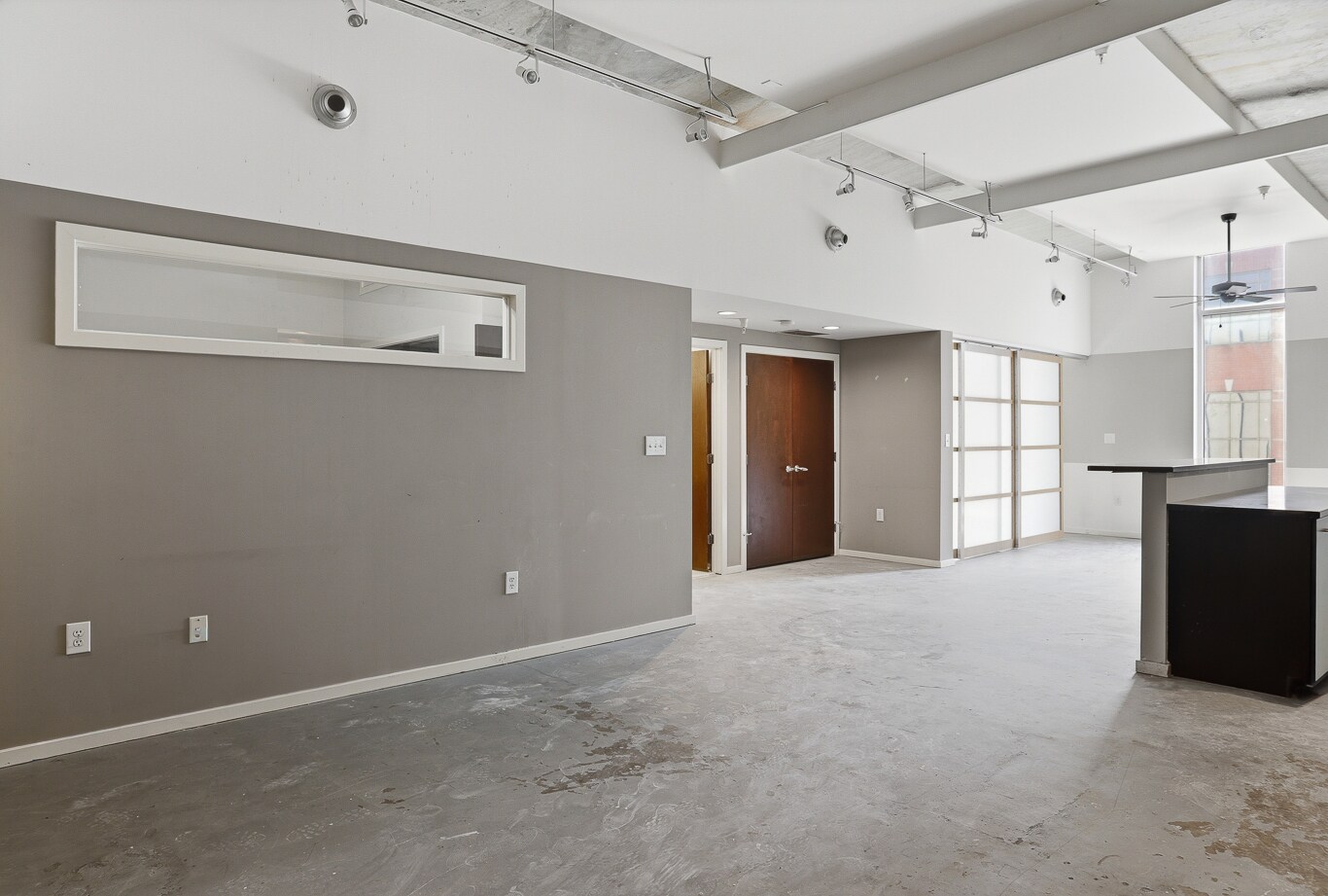 Building Photo - 112 E Clay St