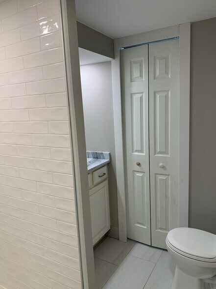 3rd Full Bathroom - 14103 Blue Skies St