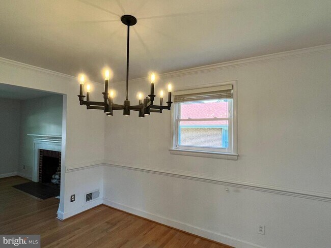 Building Photo - 10710 Jamaica Dr