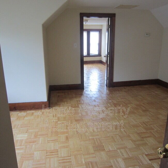 Building Photo - 2855 E 82nd St