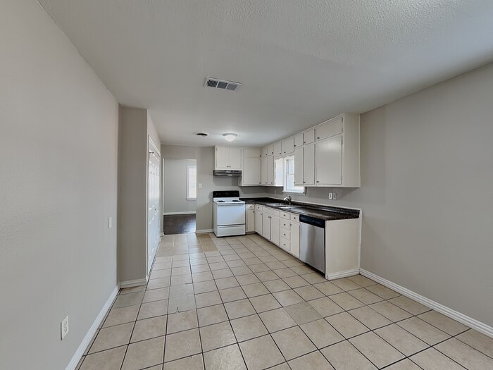 Building Photo - 3758 Denton Hwy