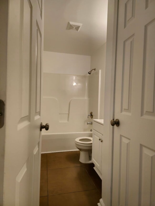 Building Photo - ** Holiday Special - Rent free until next ...