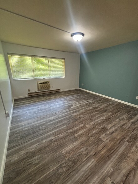 Building Photo - 756 W Kilgore Rd