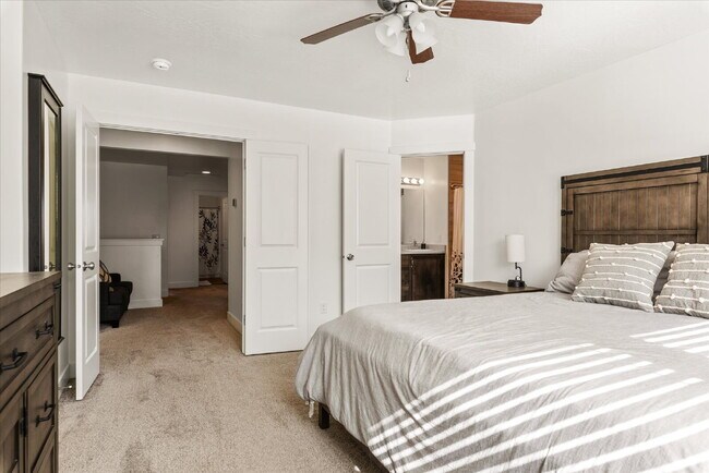Building Photo - "Spacious 4-Bedroom Townhouse Retreat on S...