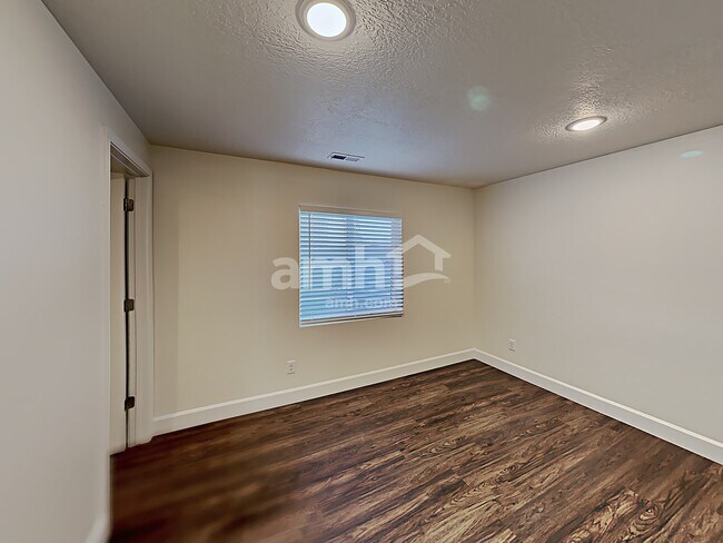 Building Photo - 6026 S Jordan Pkwy W