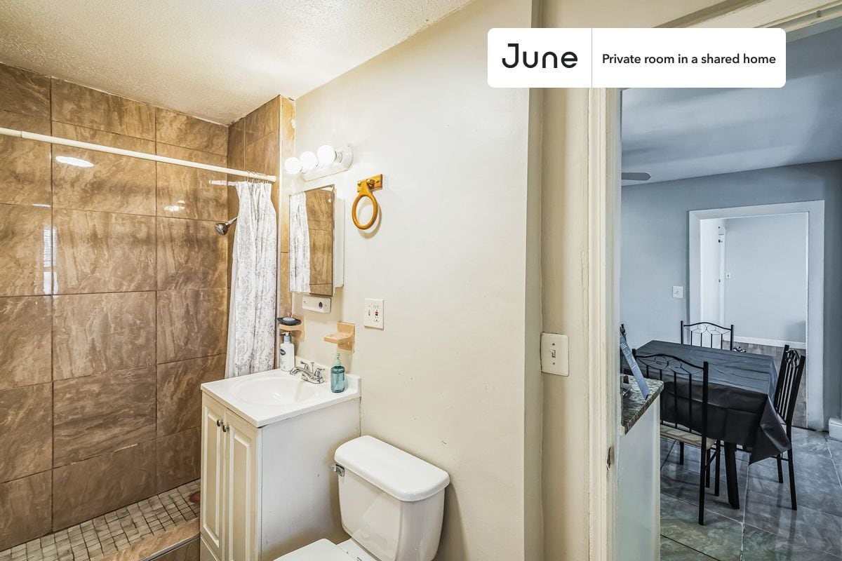 Building Photo - Room in Shared 4 bed/2 bath home