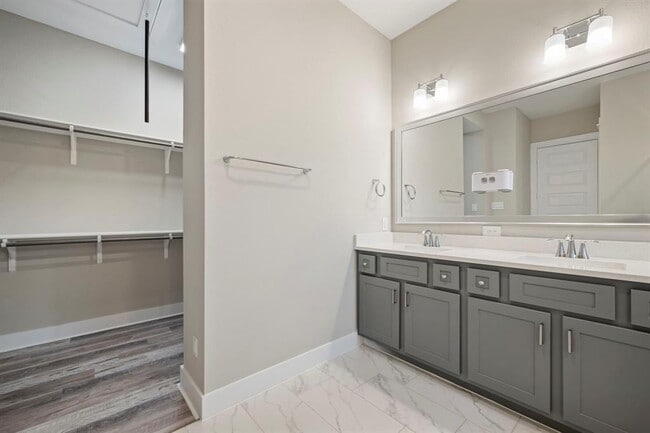 Building Photo - 1220 Sloane Manor Trace