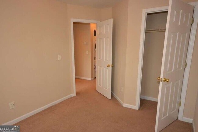 Building Photo - 142 Brookview Dr