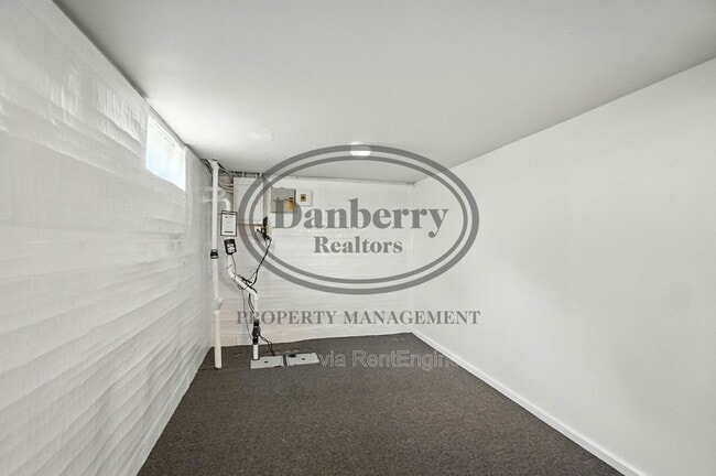 Building Photo - 1126 Searles Rd