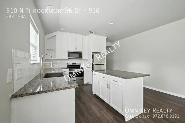 Building Photo - 910 N Throckmorton St