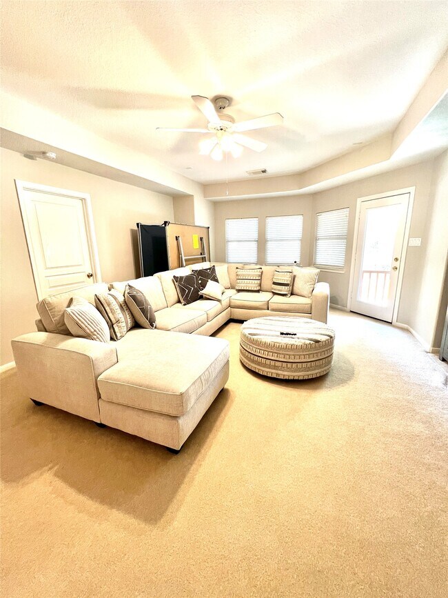 Building Photo - 27 E Shale Creek Cir