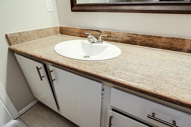 Building Photo - 2818 S Bartell Dr