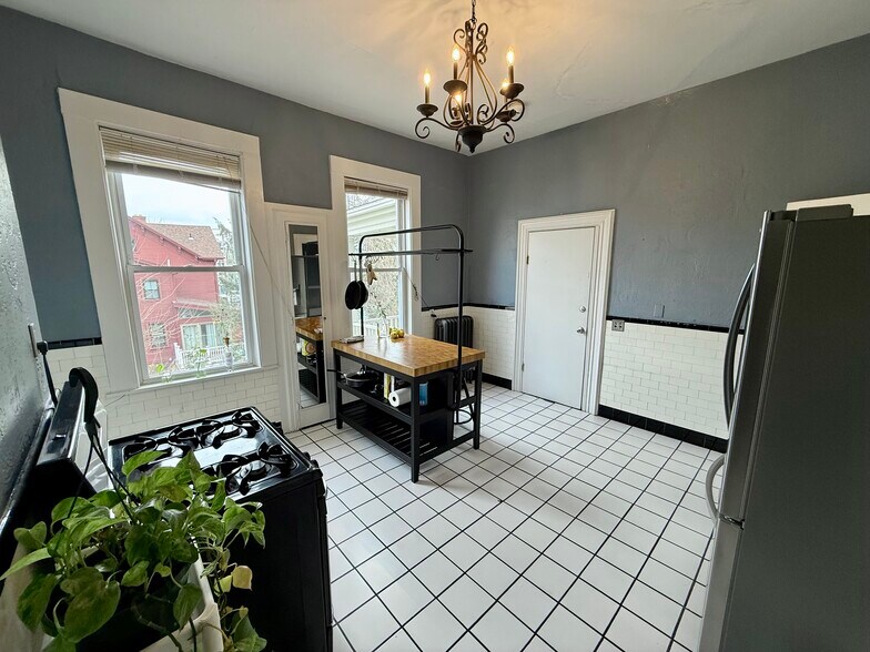 Building Photo - 124 Vinton St, 2