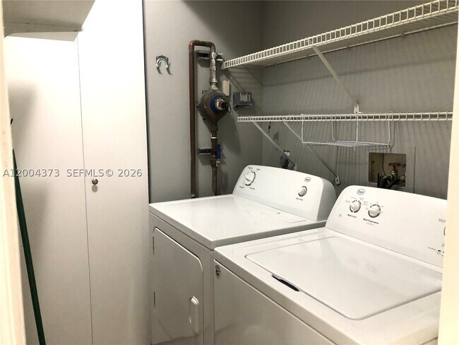 Building Photo - 8761 Wiles Rd