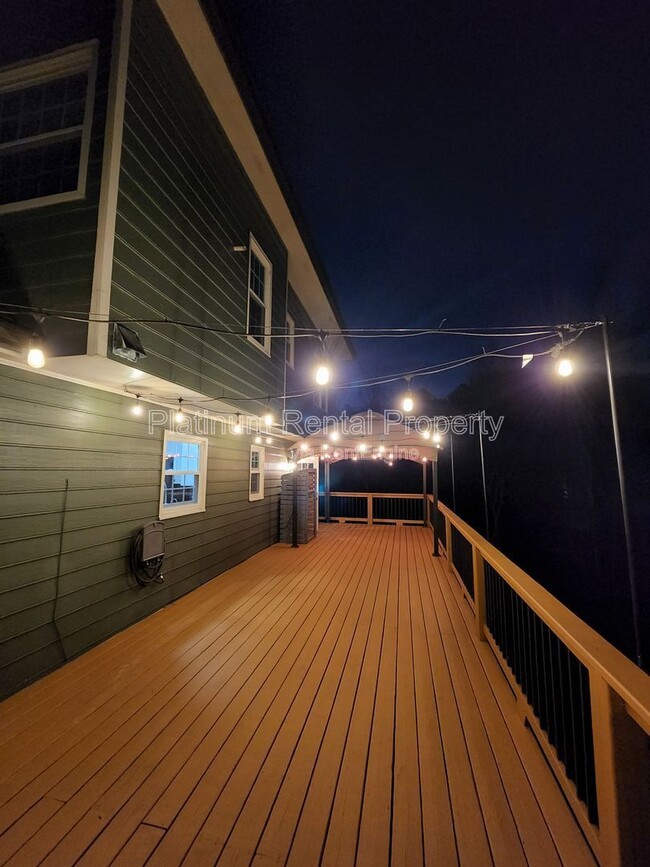 Building Photo - 3707 Rogers Cove