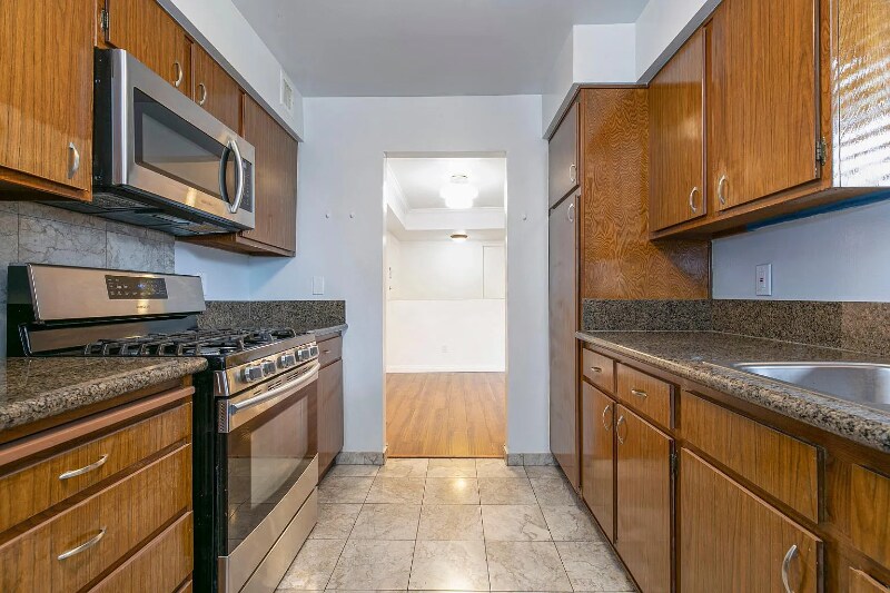 Building Photo - 14990 Victory Blvd