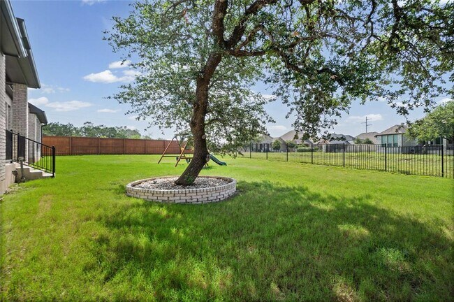 Building Photo - 1336 Academy Oaks Dr