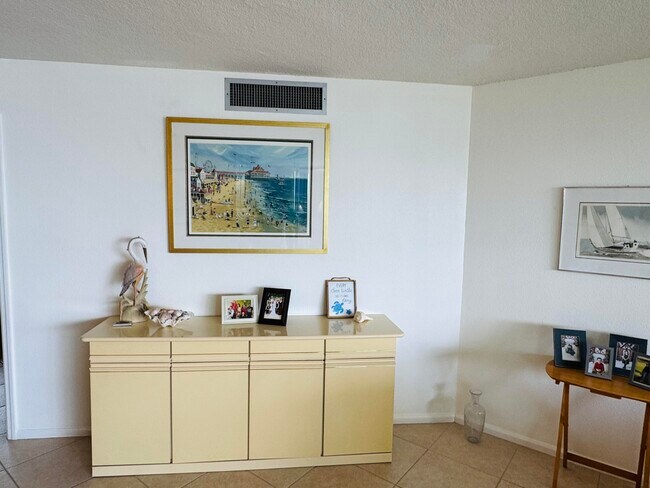 Building Photo - 9500 S Ocean Dr